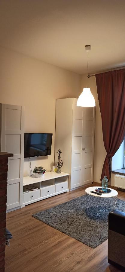 Studio Flat In A Historical XIX C. Building. Kaunas Buitenkant foto